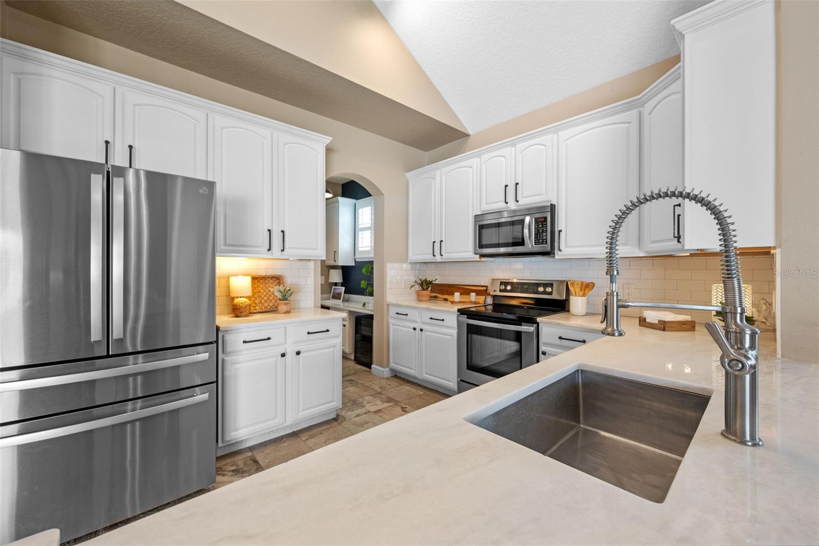 3406 CARRIAGE LAKE DR