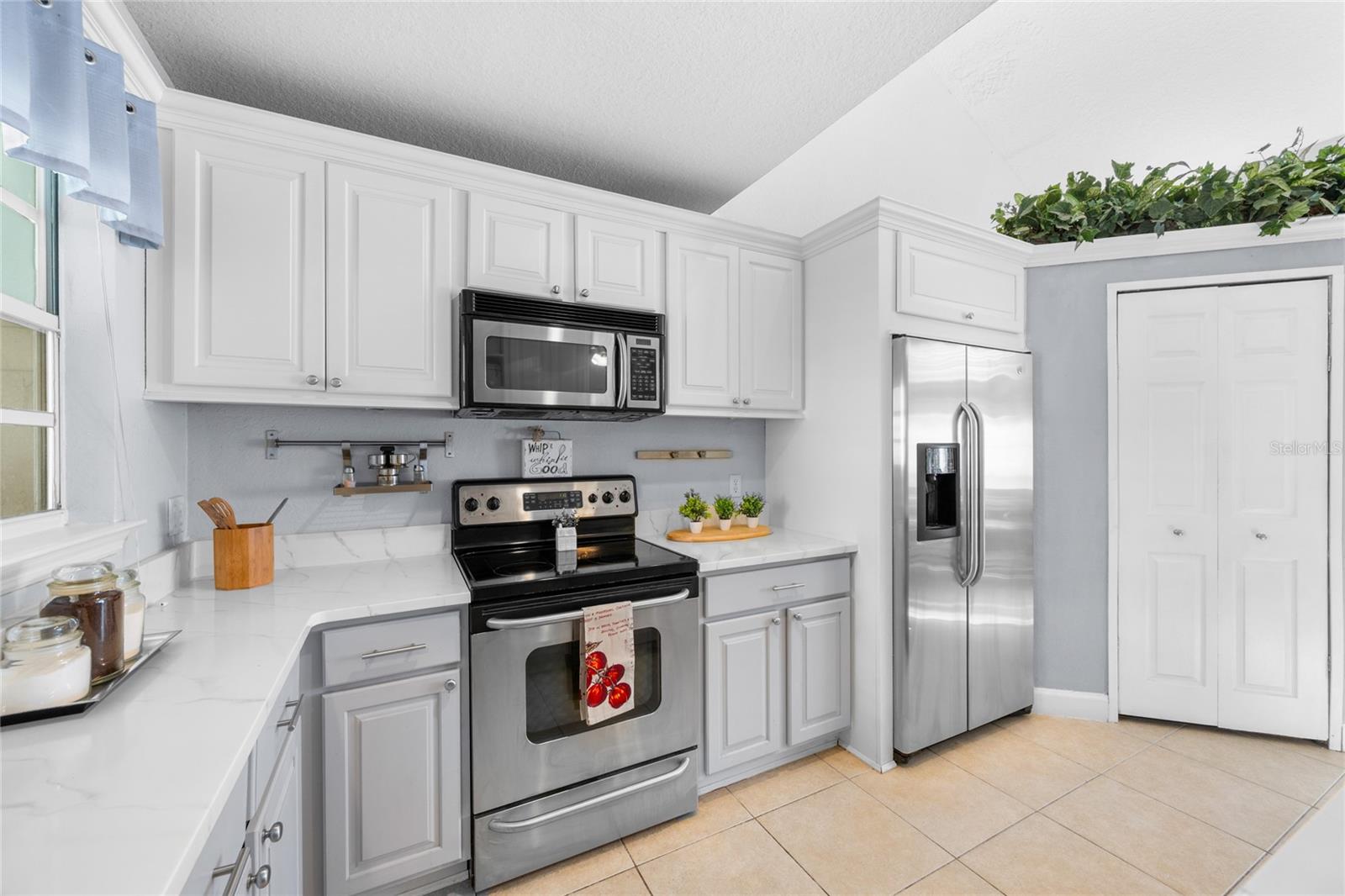 1523 FARRINDON CIR #1523