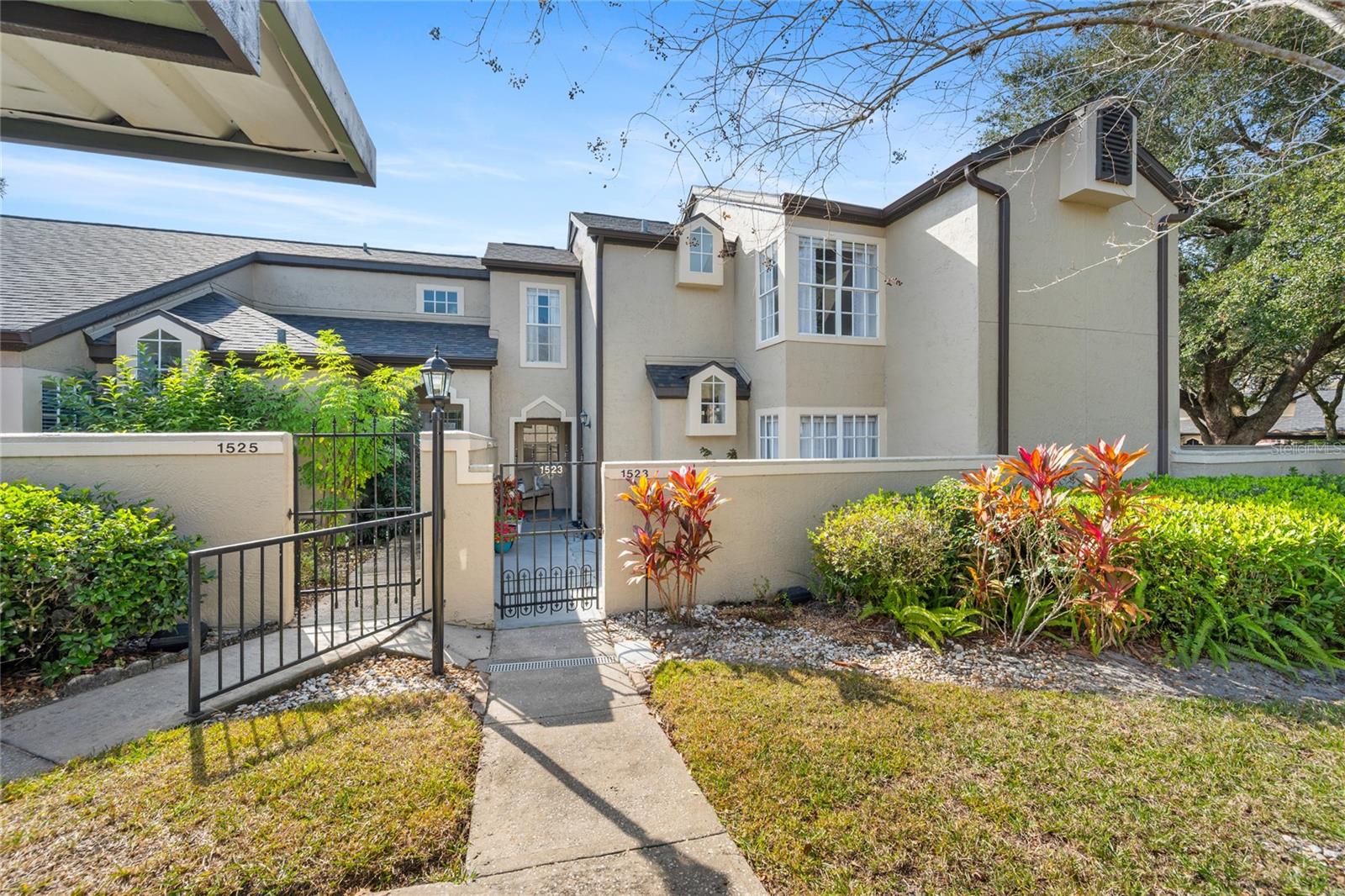 1523 FARRINDON CIR #1523