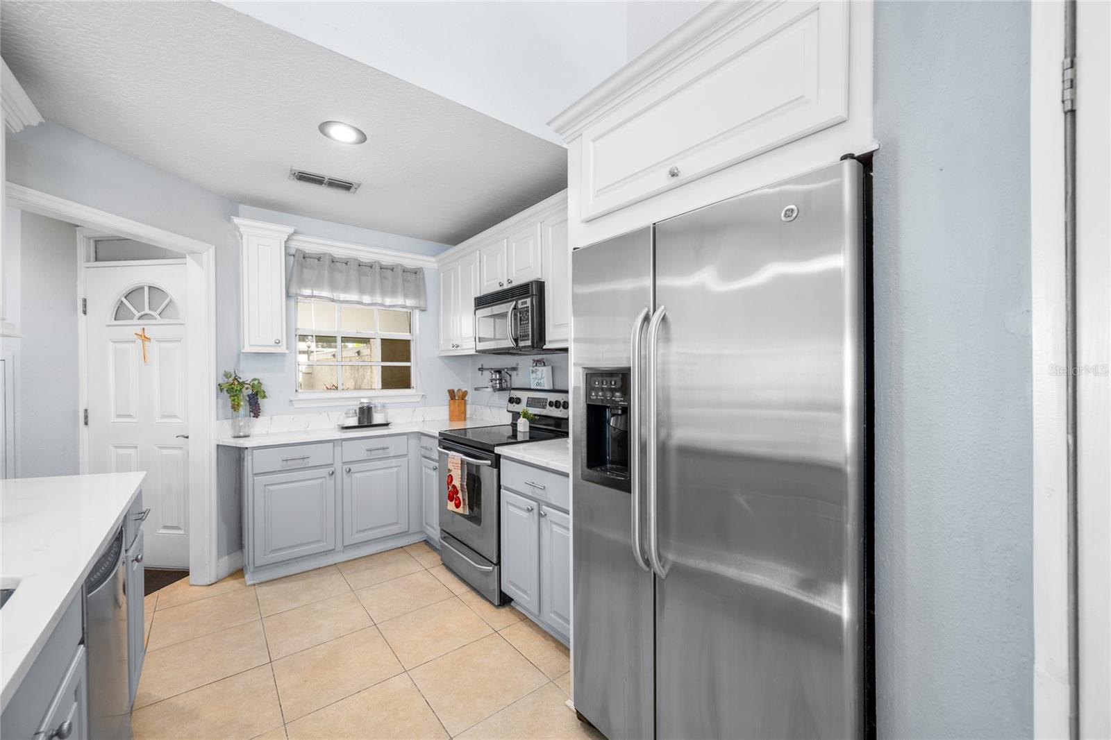 1523 FARRINDON CIR #1523