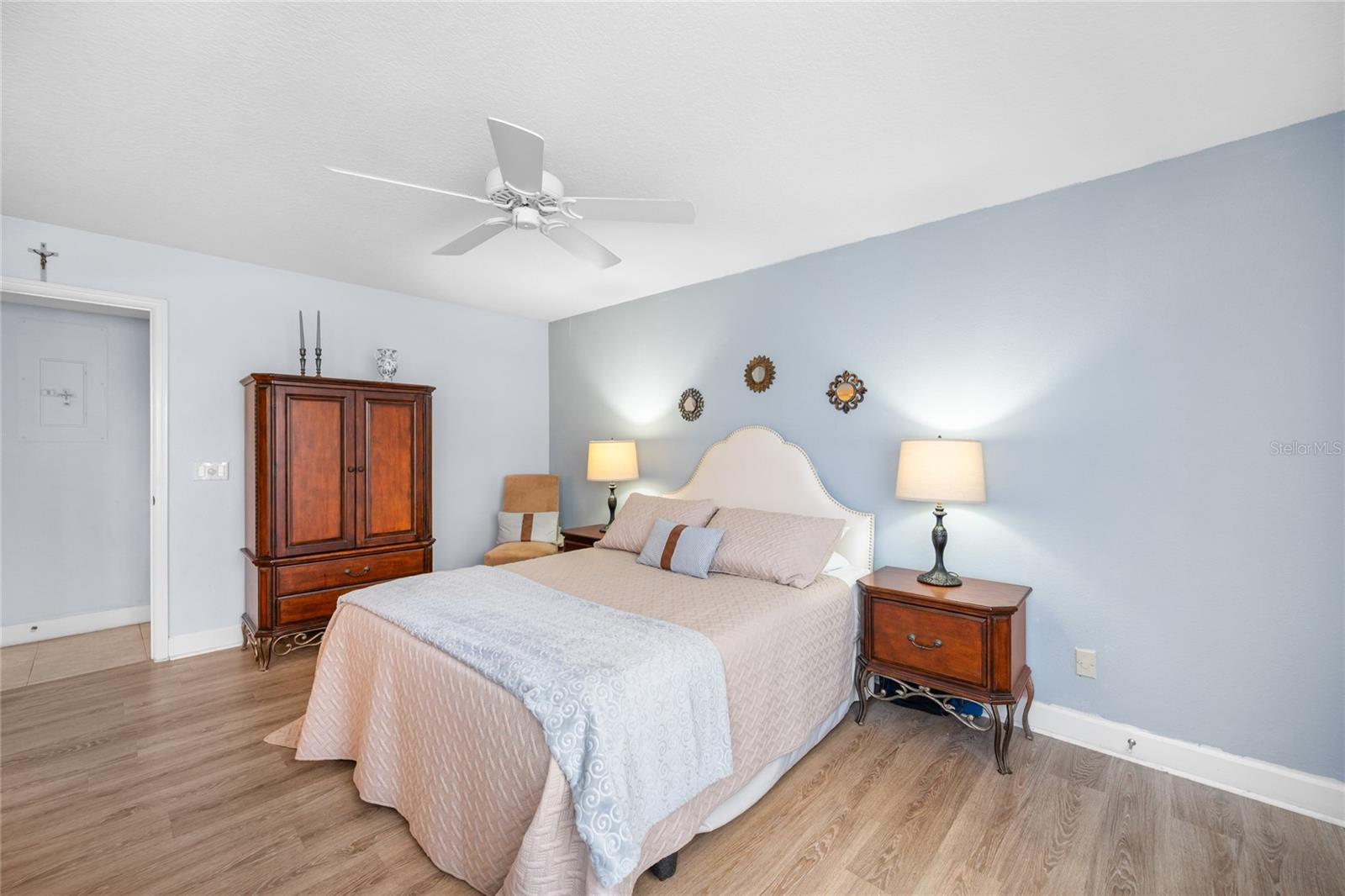 1523 FARRINDON CIR #1523