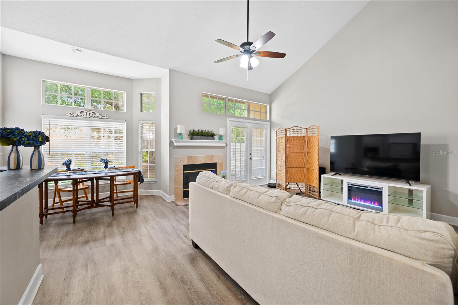 1423 FARRINDON CIR
