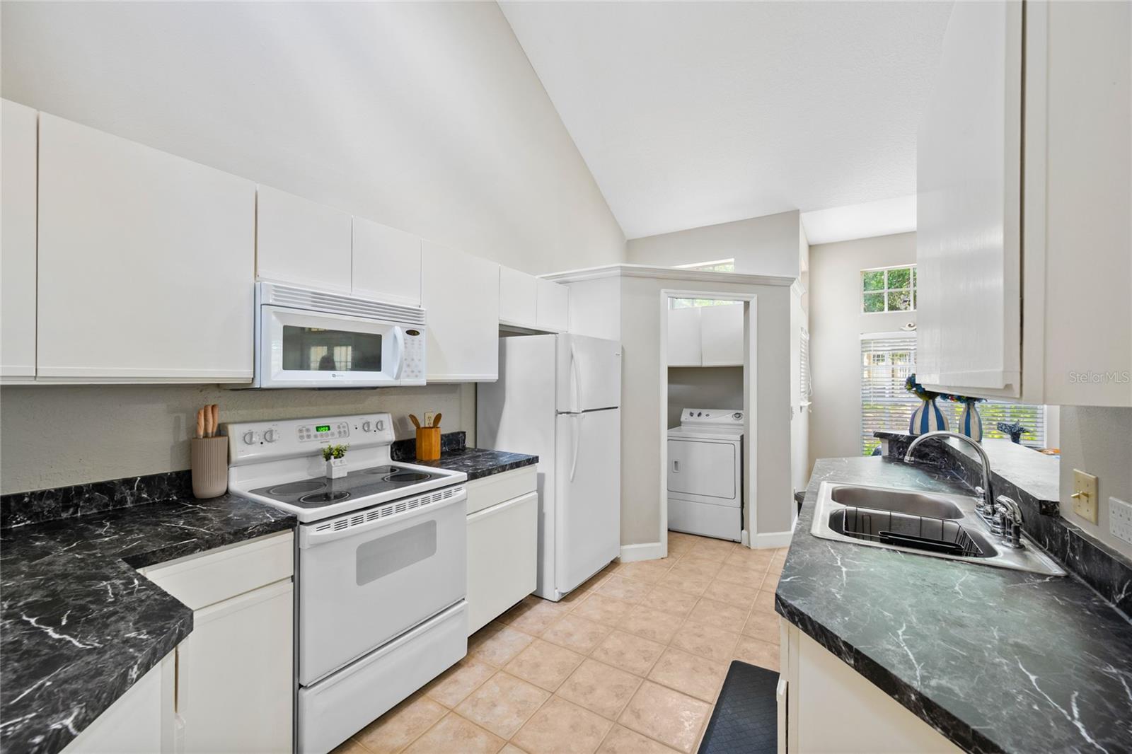 1423 FARRINDON CIR