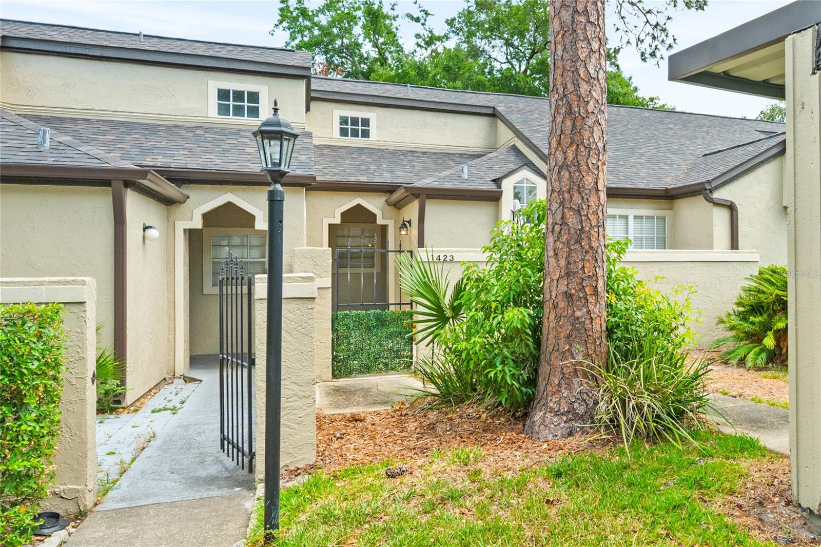 1423 FARRINDON CIR