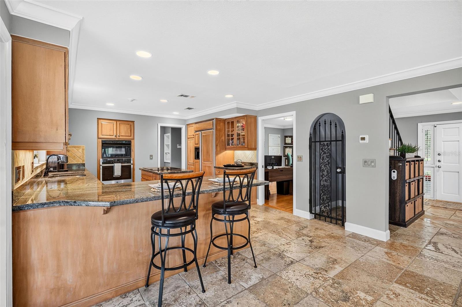 2260 W CLASSIC COURT