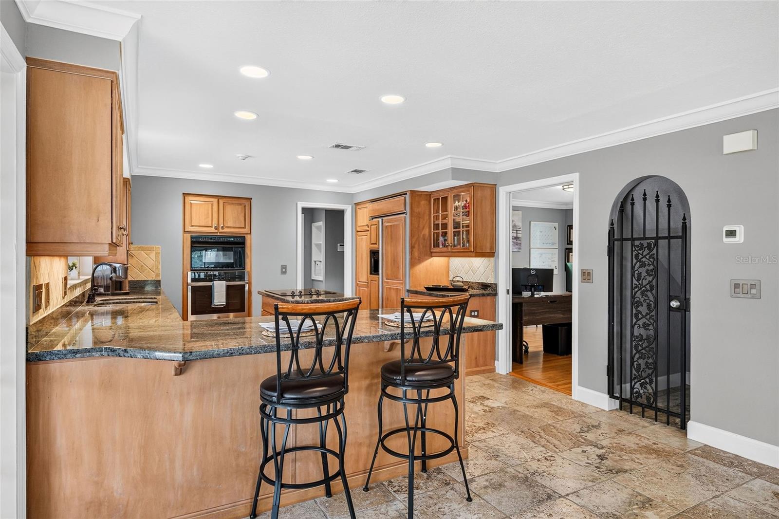 2260 W CLASSIC COURT