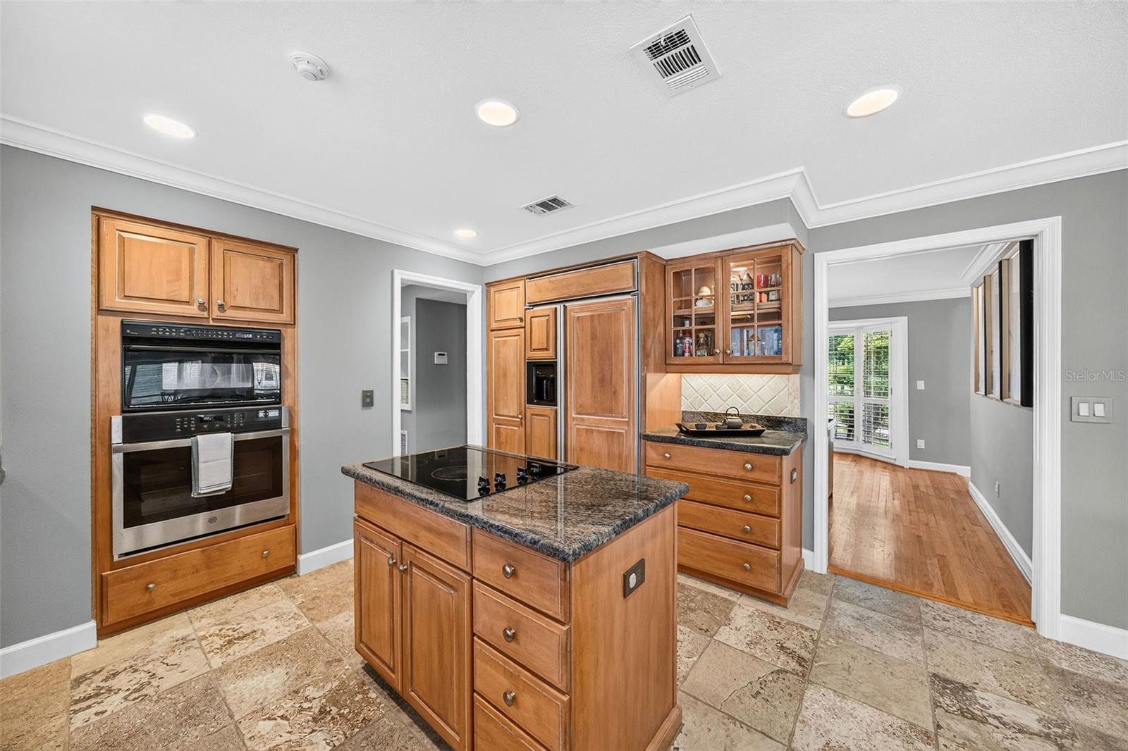 2260 W CLASSIC COURT