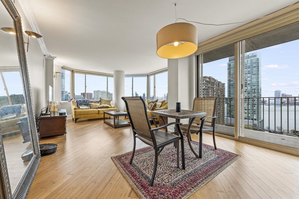 1 2ND ST Unit: 1712