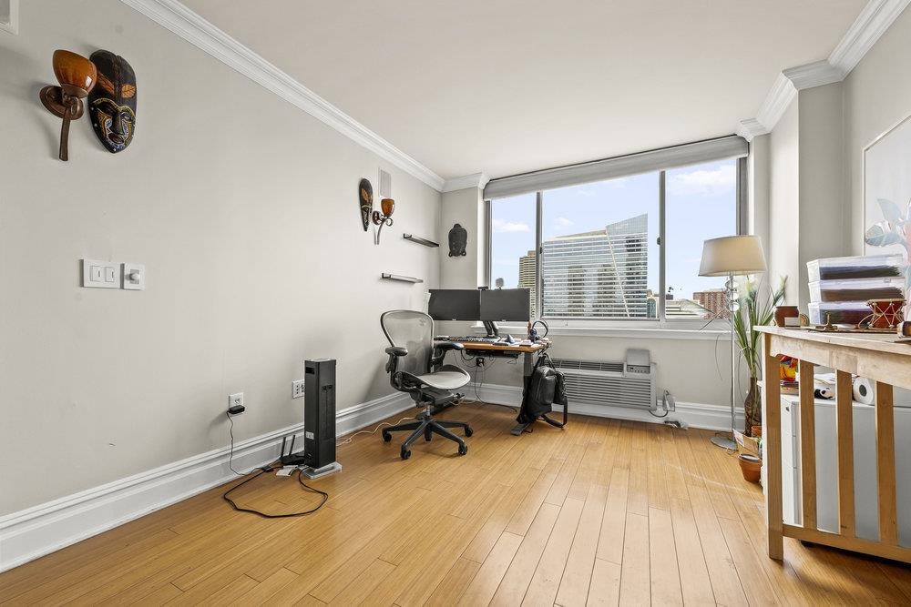 1 2ND ST Unit: 1712