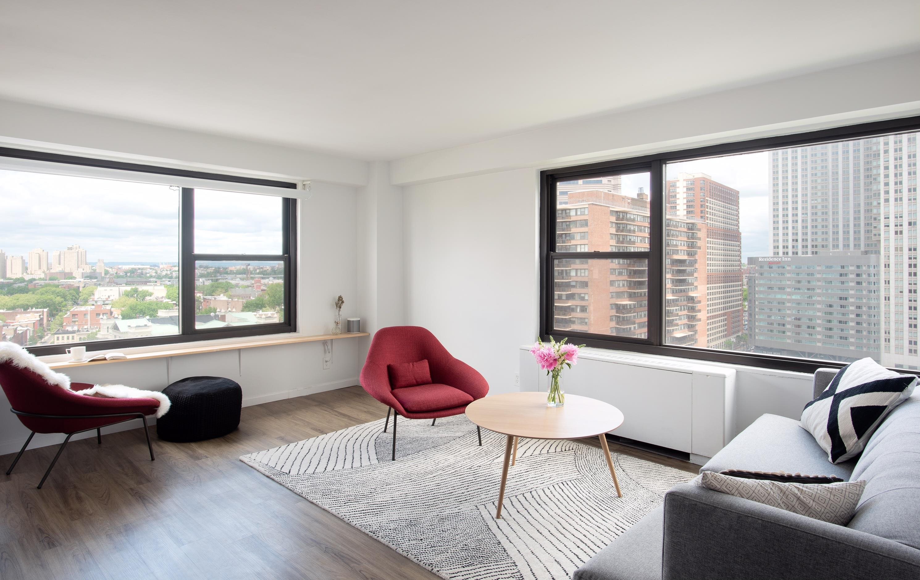 135 MONTGOMERY ST Unit: 17G