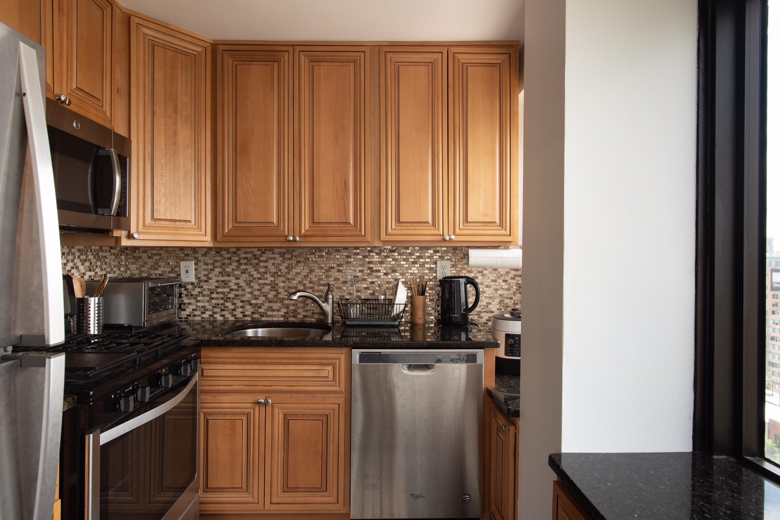 135 MONTGOMERY ST Unit: 17G