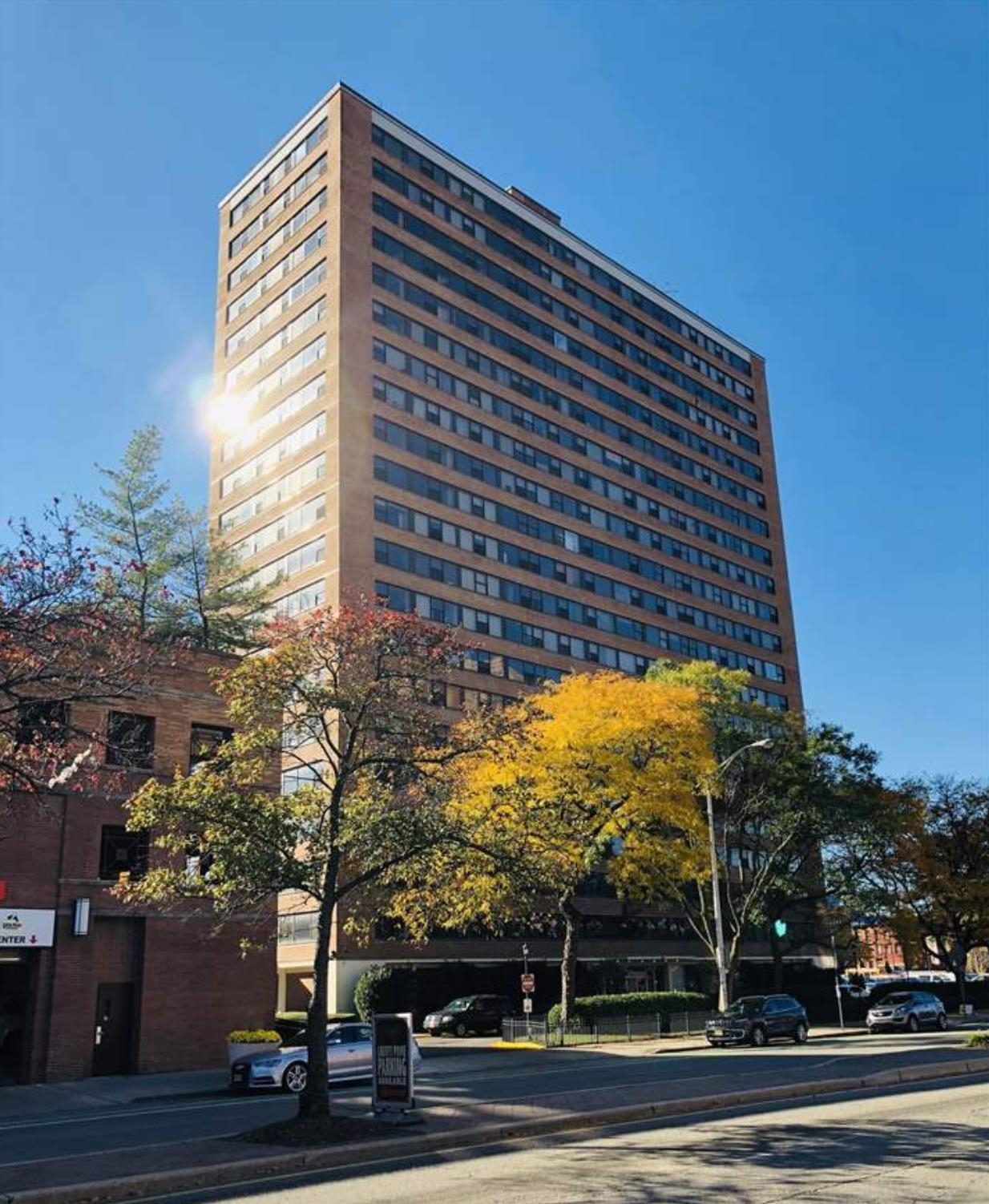 135 MONTGOMERY ST Unit: 17G