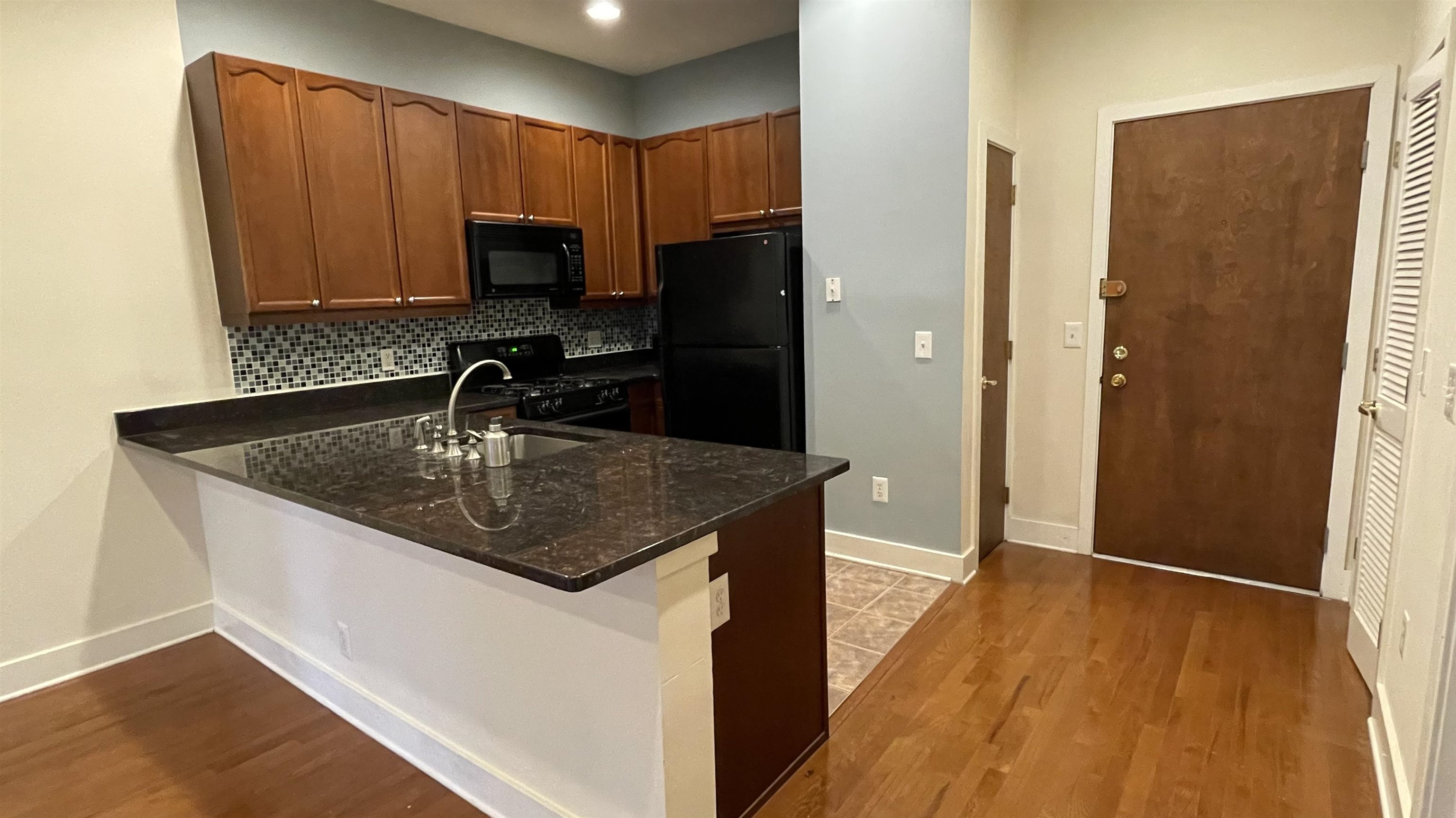 61 GRAND ST Unit: 2C