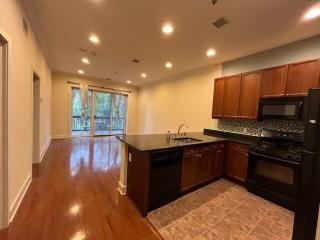 61 GRAND ST Unit: 2C