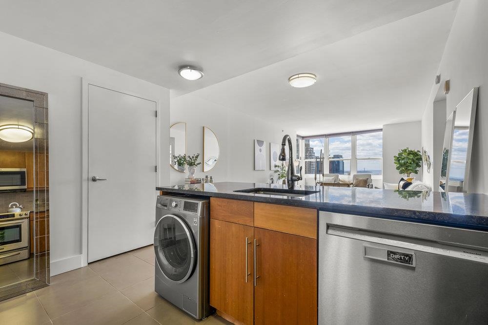88 MORGAN ST Unit: 4306