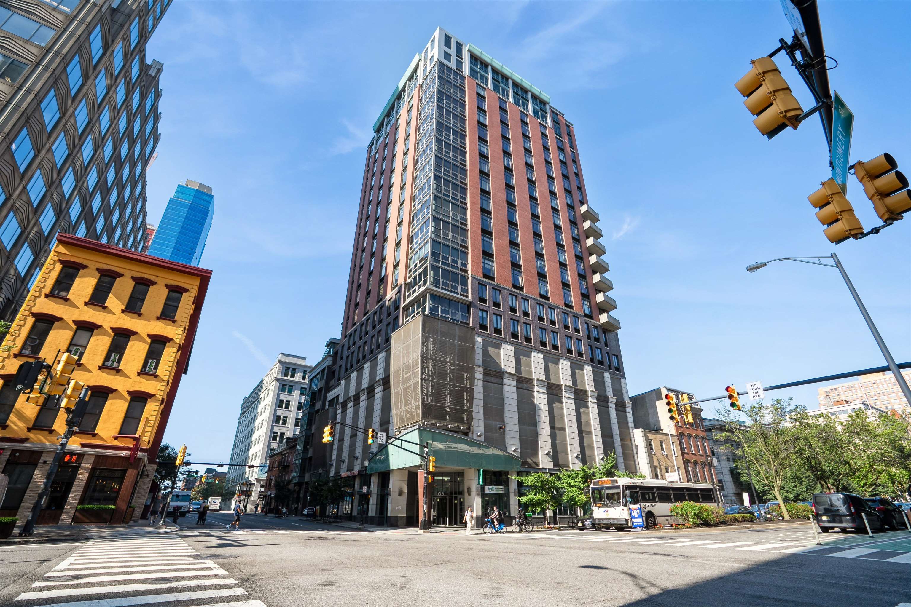 105 GREENE ST Unit: 708