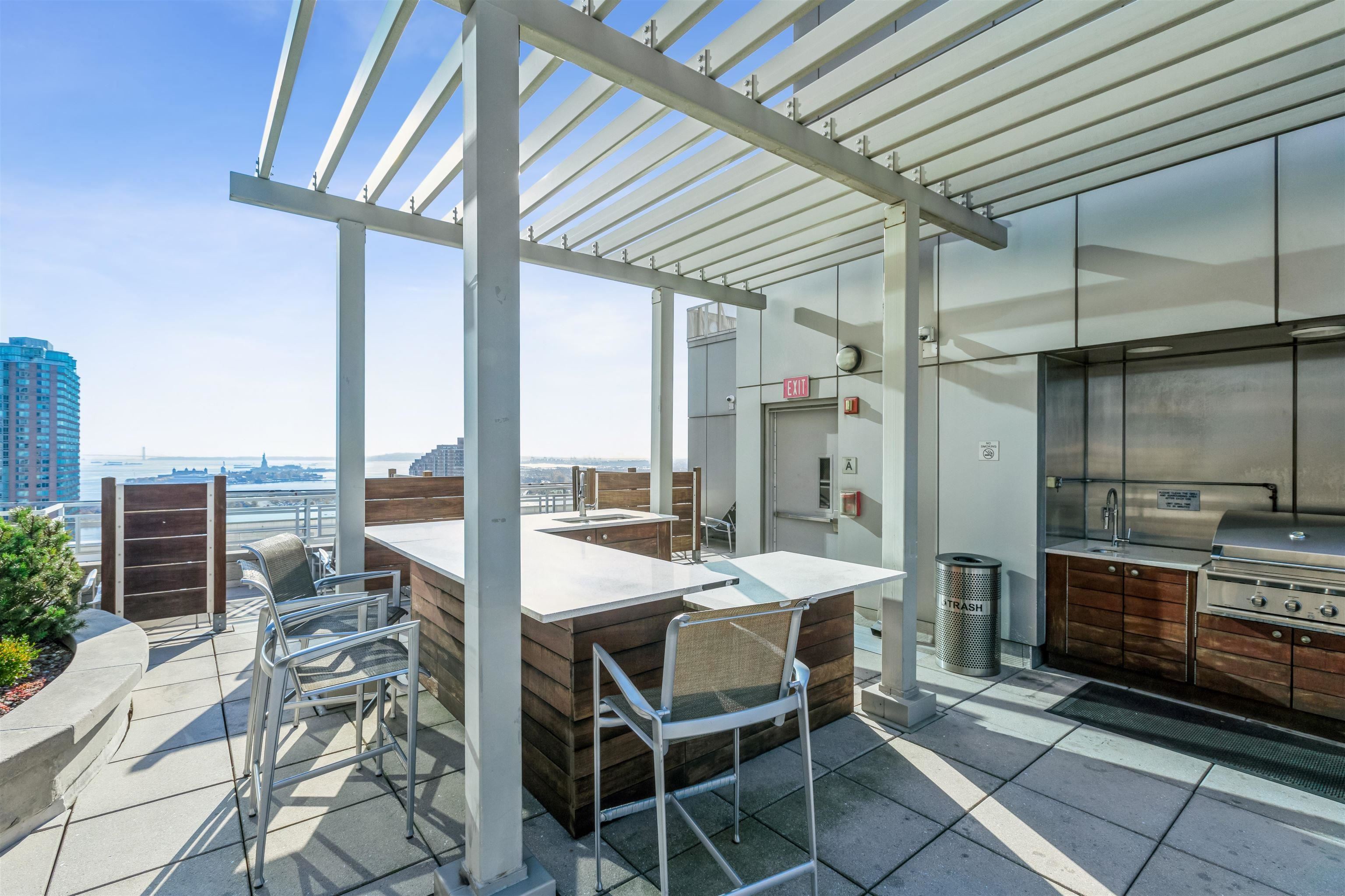 105 GREENE ST Unit: 708