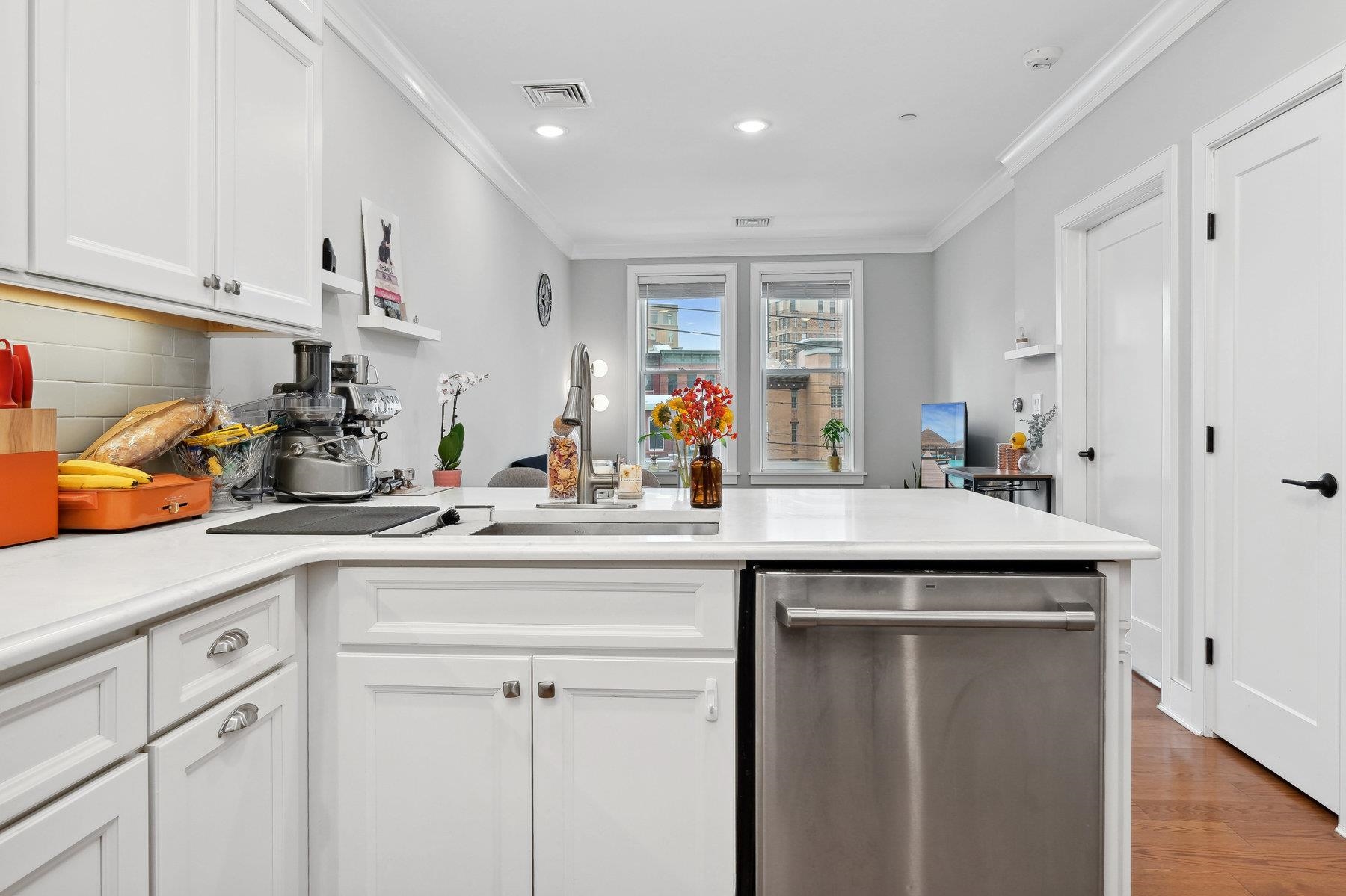 28 BRIGHT ST Unit: 301