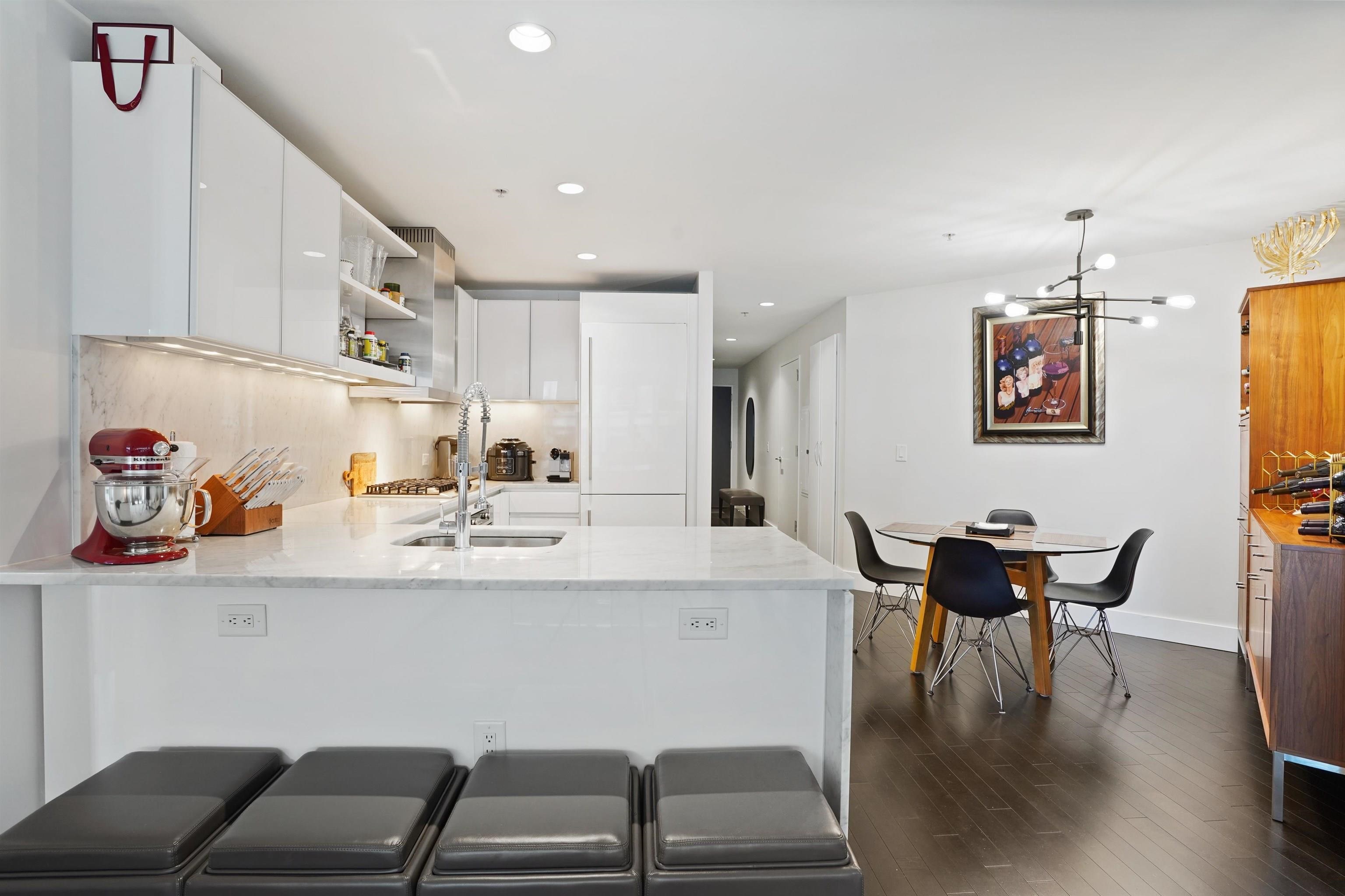 77 HUDSON ST Unit: 1207