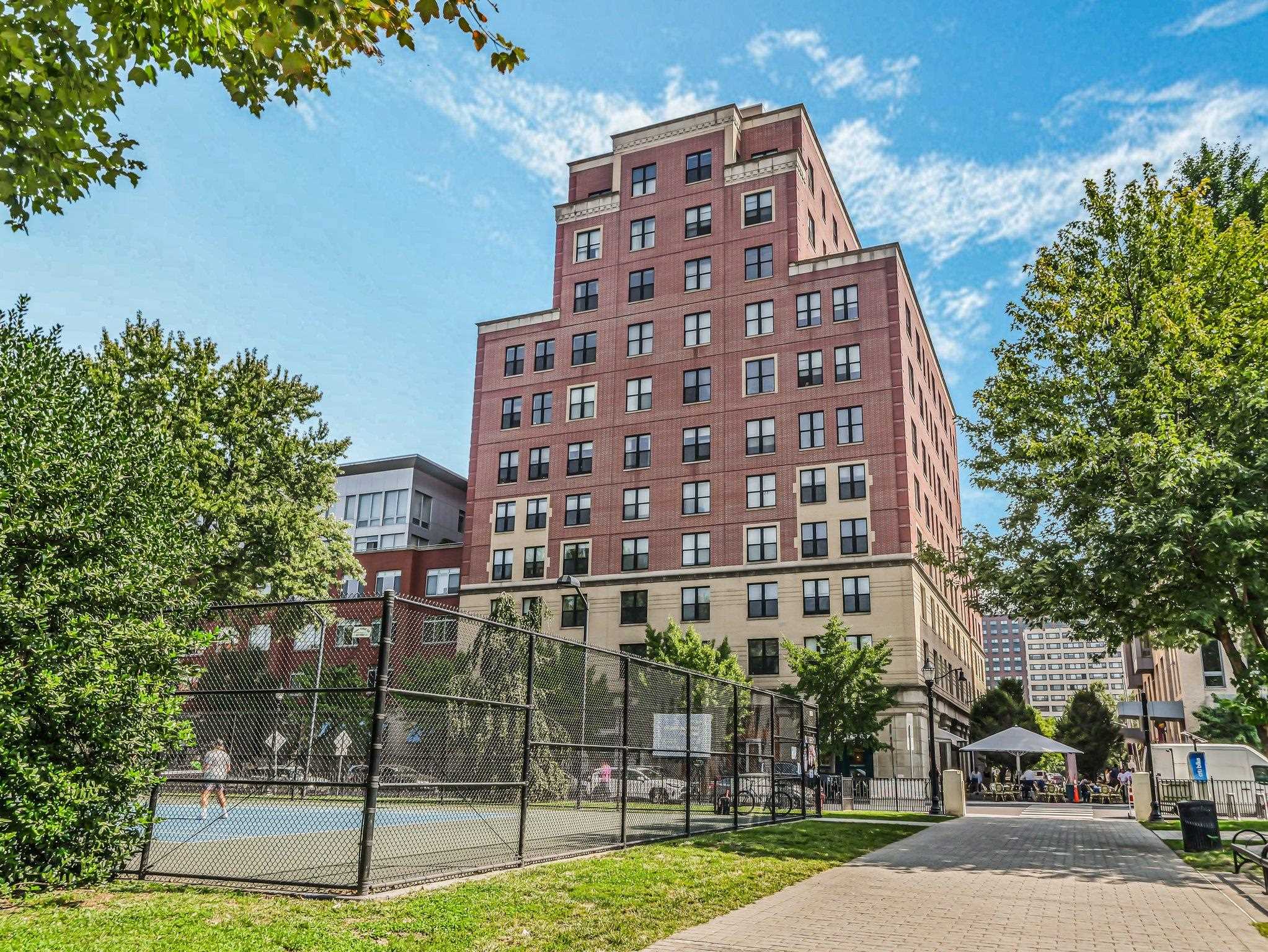 232 PAVONIA AVE Unit: 517