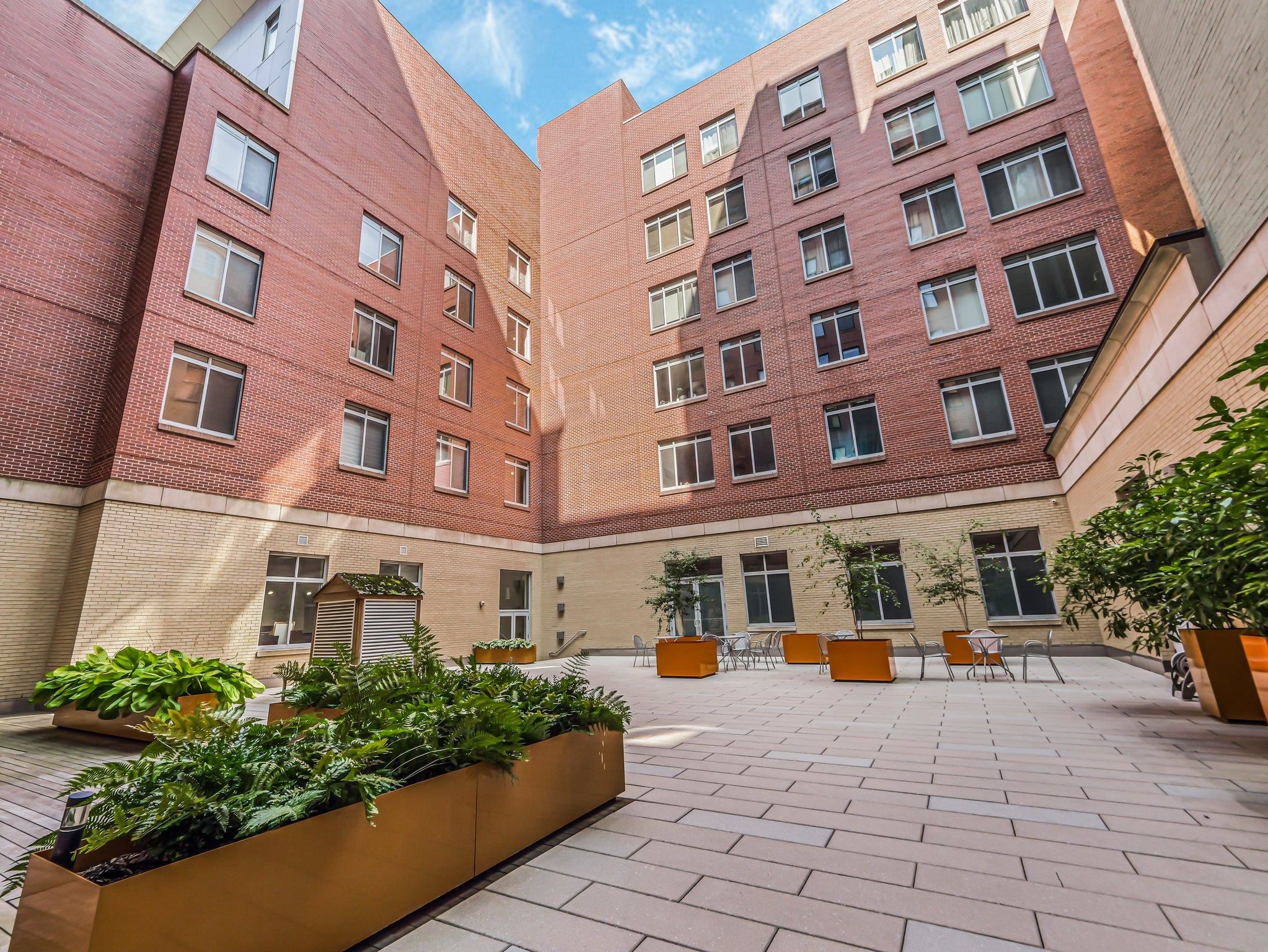 232 PAVONIA AVE Unit: 517
