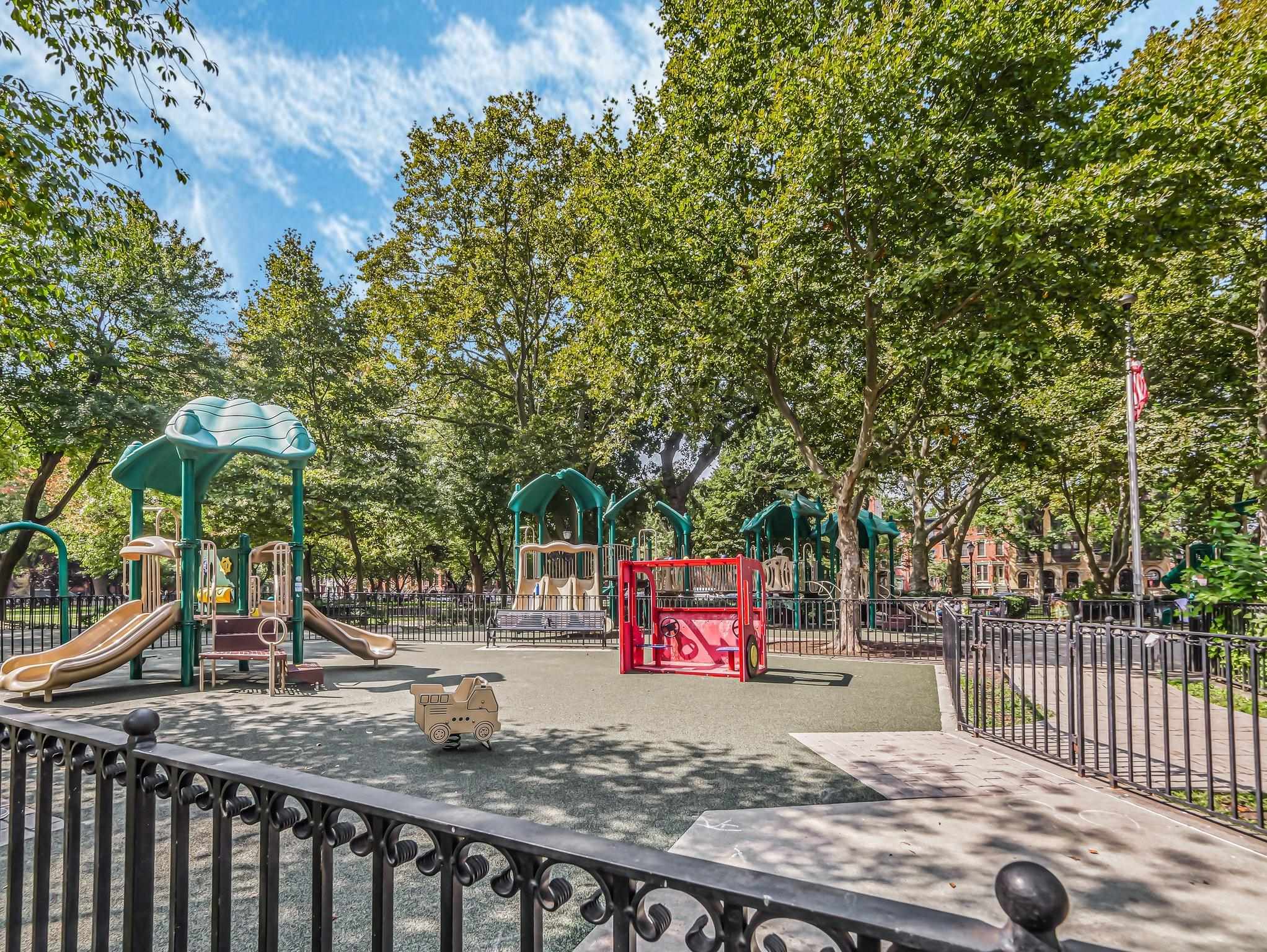 232 PAVONIA AVE Unit: 517