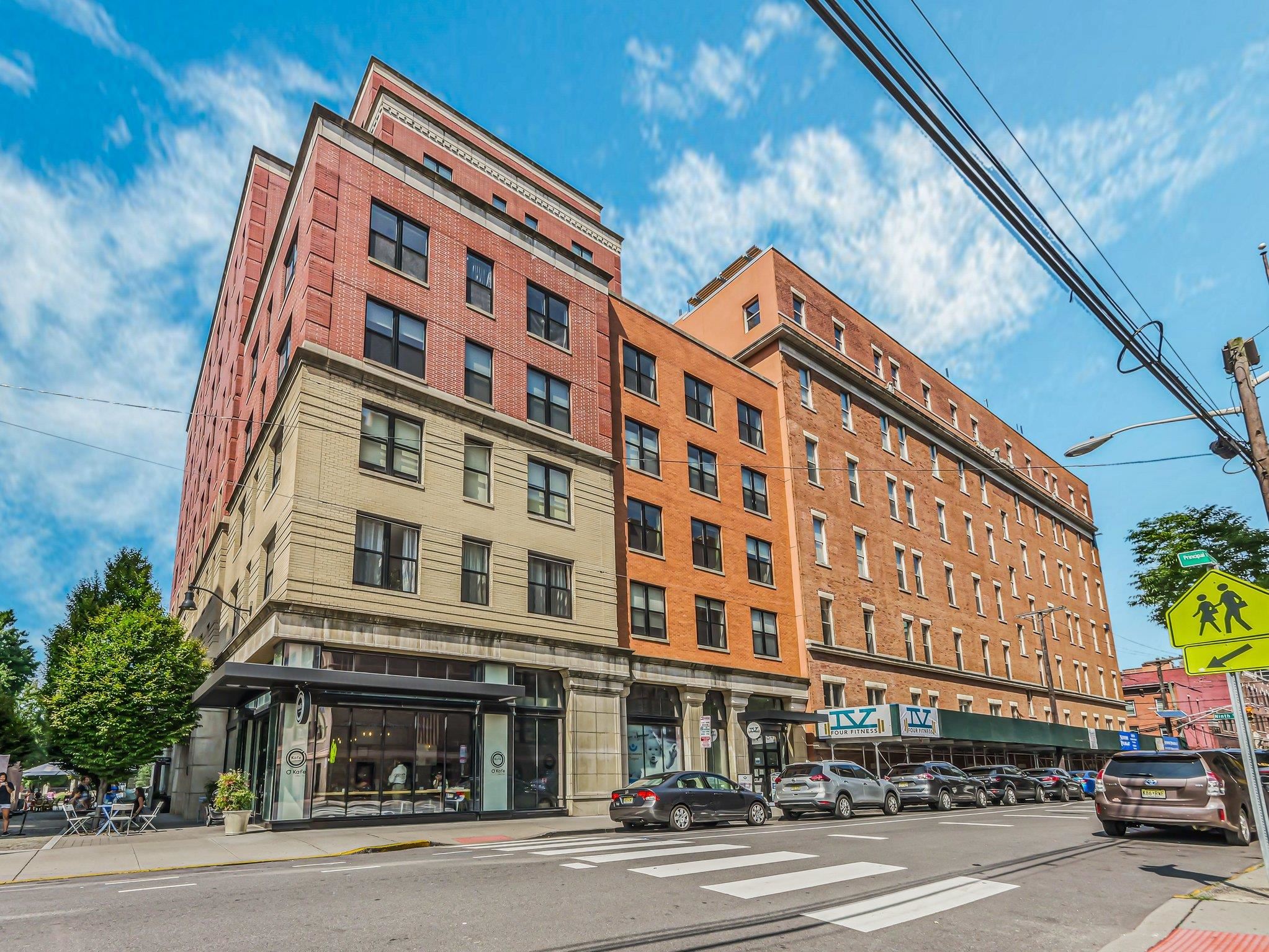 232 PAVONIA AVE Unit: 517