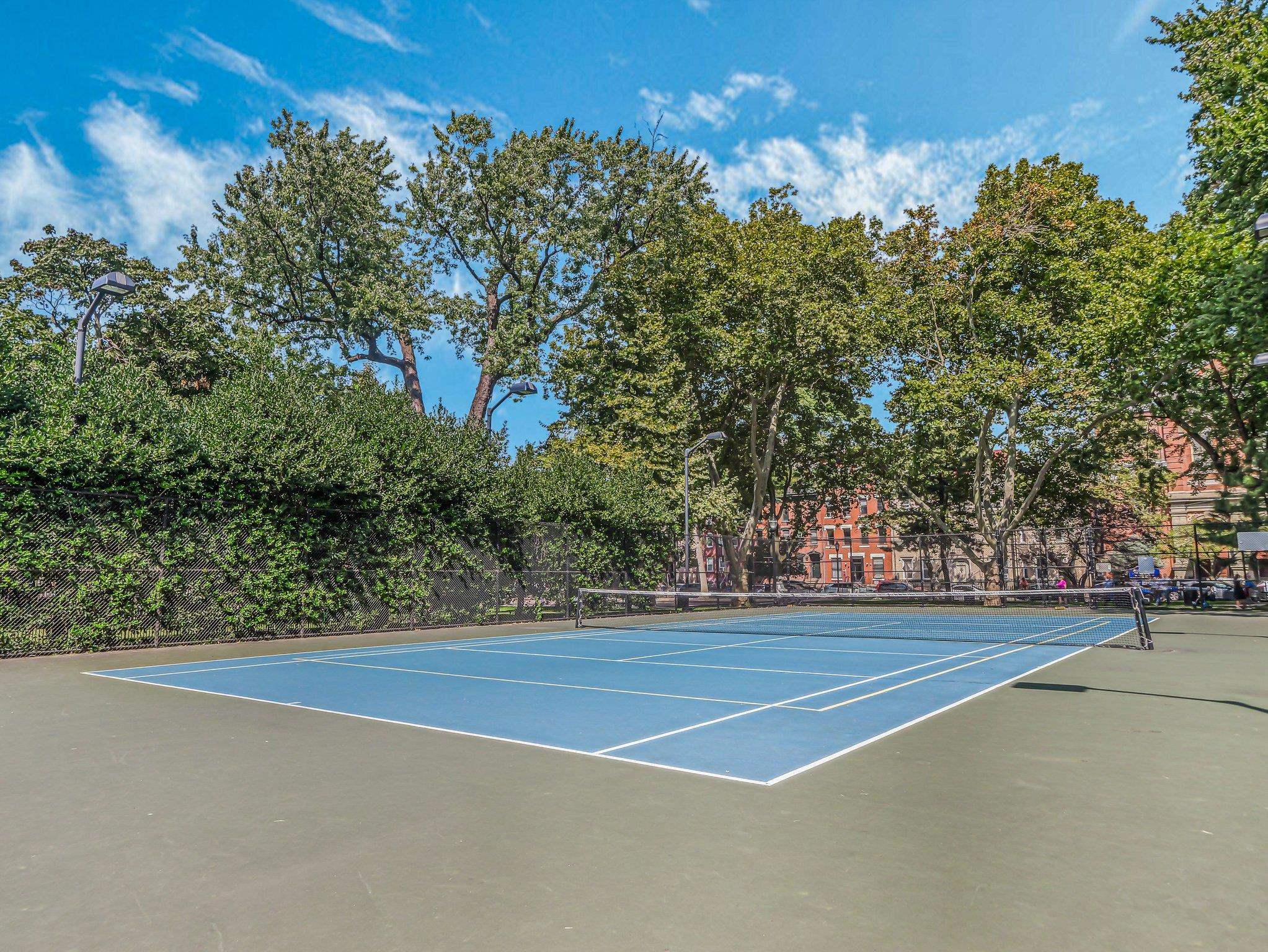 232 PAVONIA AVE Unit: 517