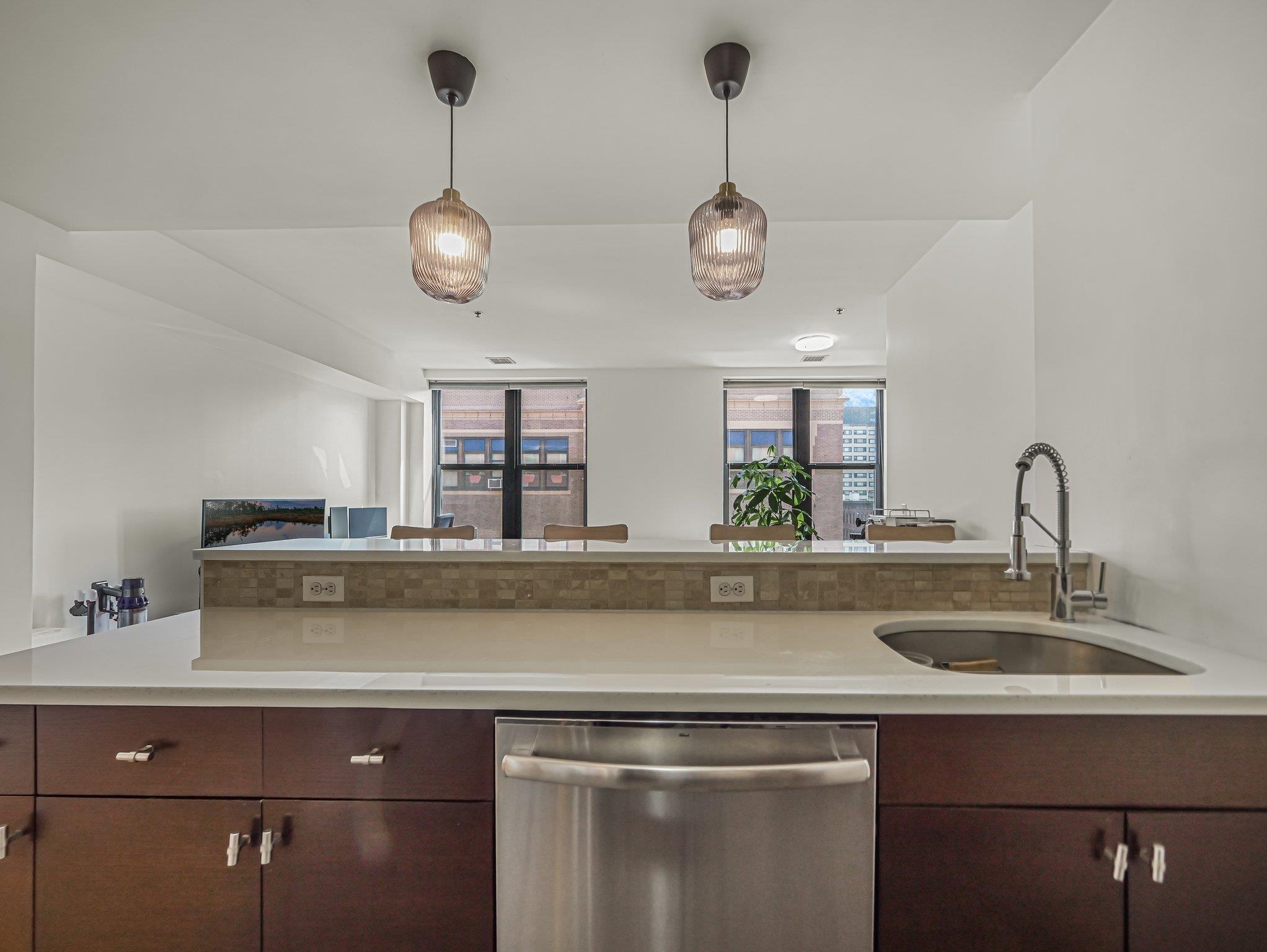 232 PAVONIA AVE Unit: 517