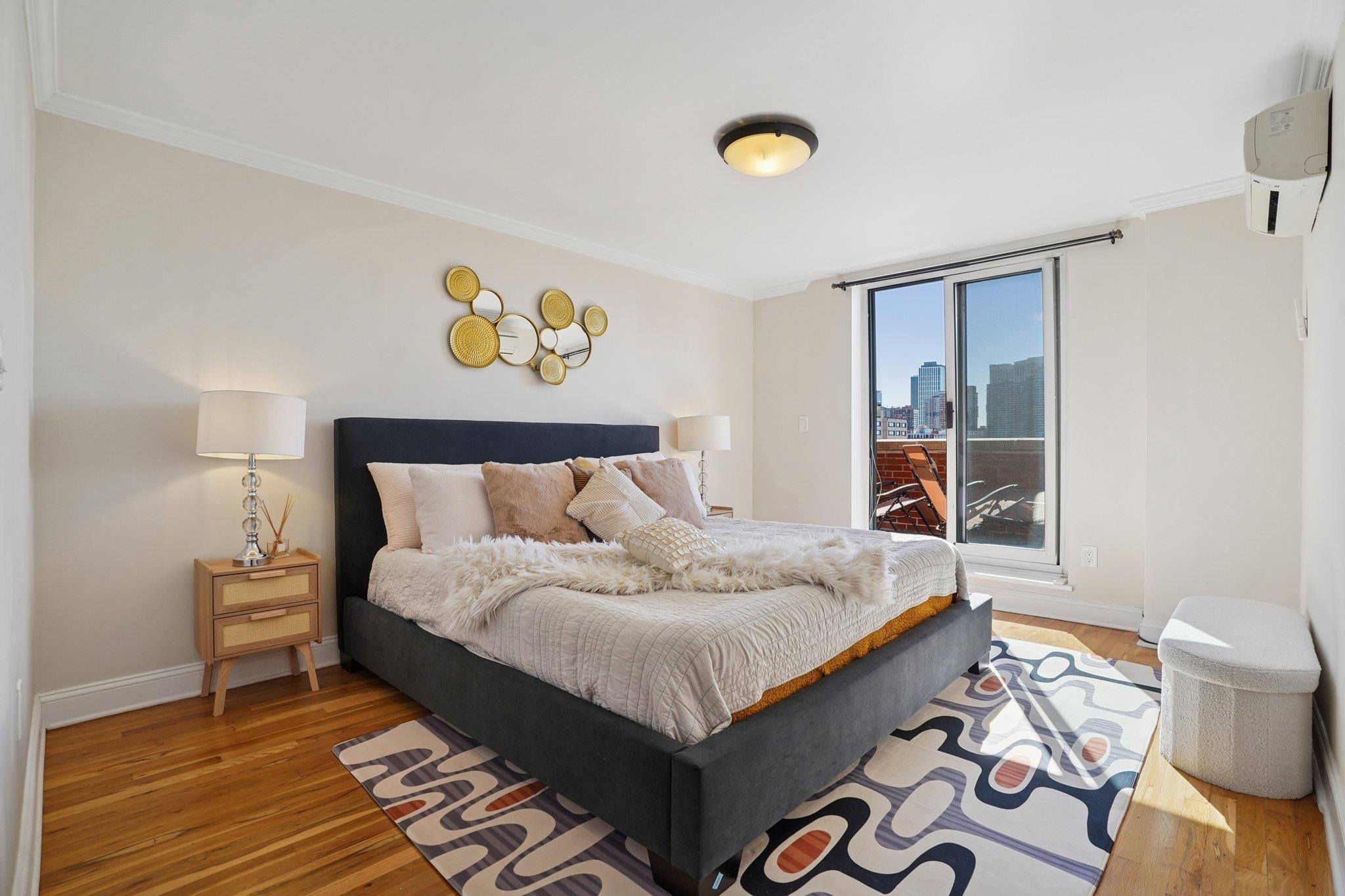 205 10TH ST Unit: 8W