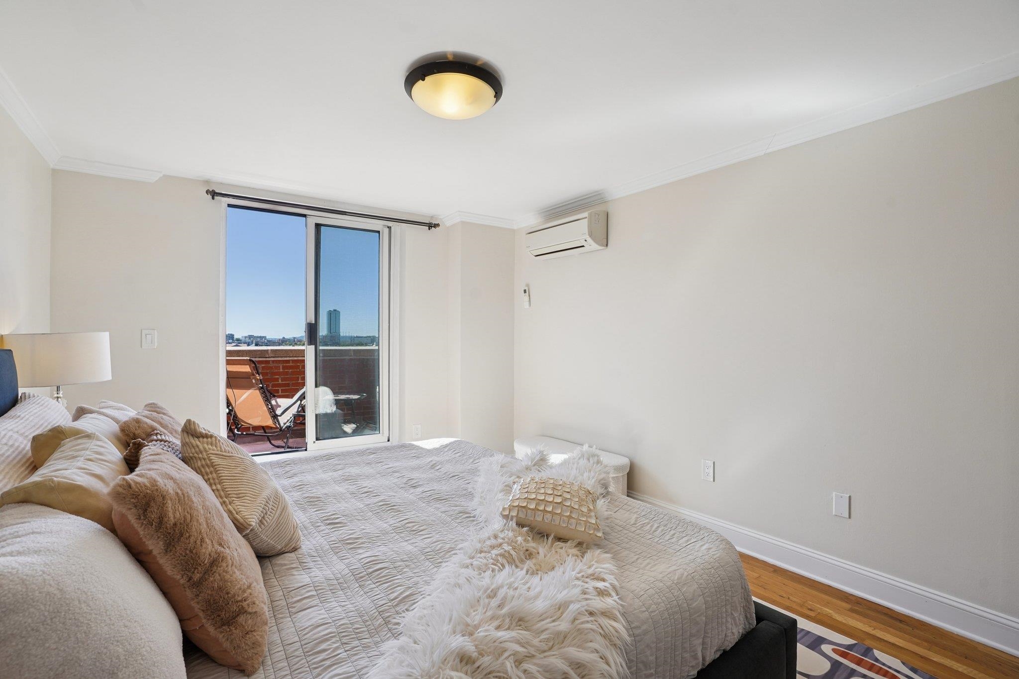 205 10TH ST Unit: 8W