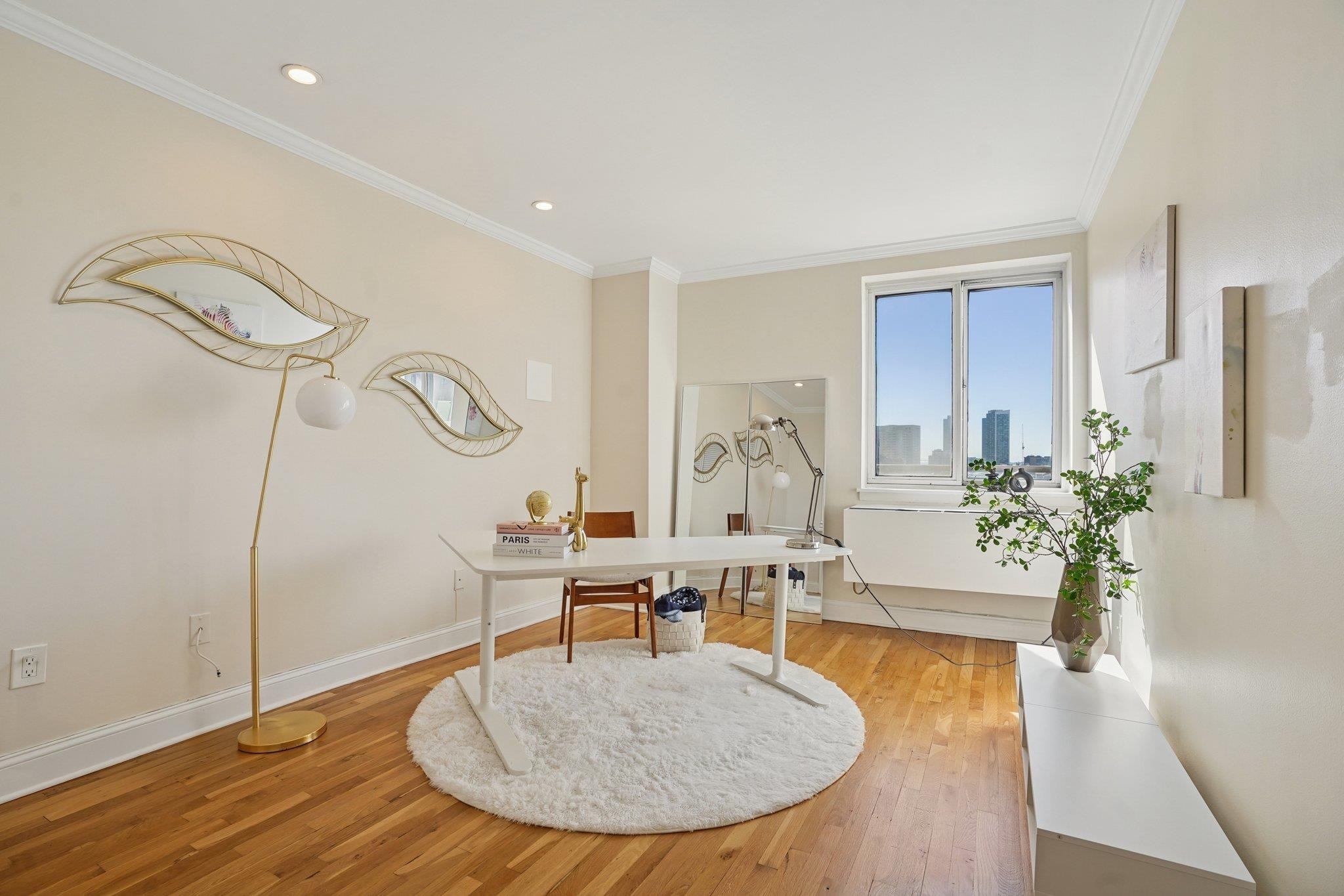 205 10TH ST Unit: 8W
