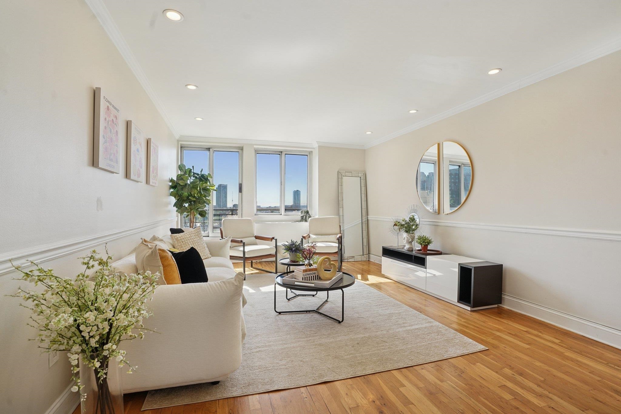 205 10TH ST Unit: 8W