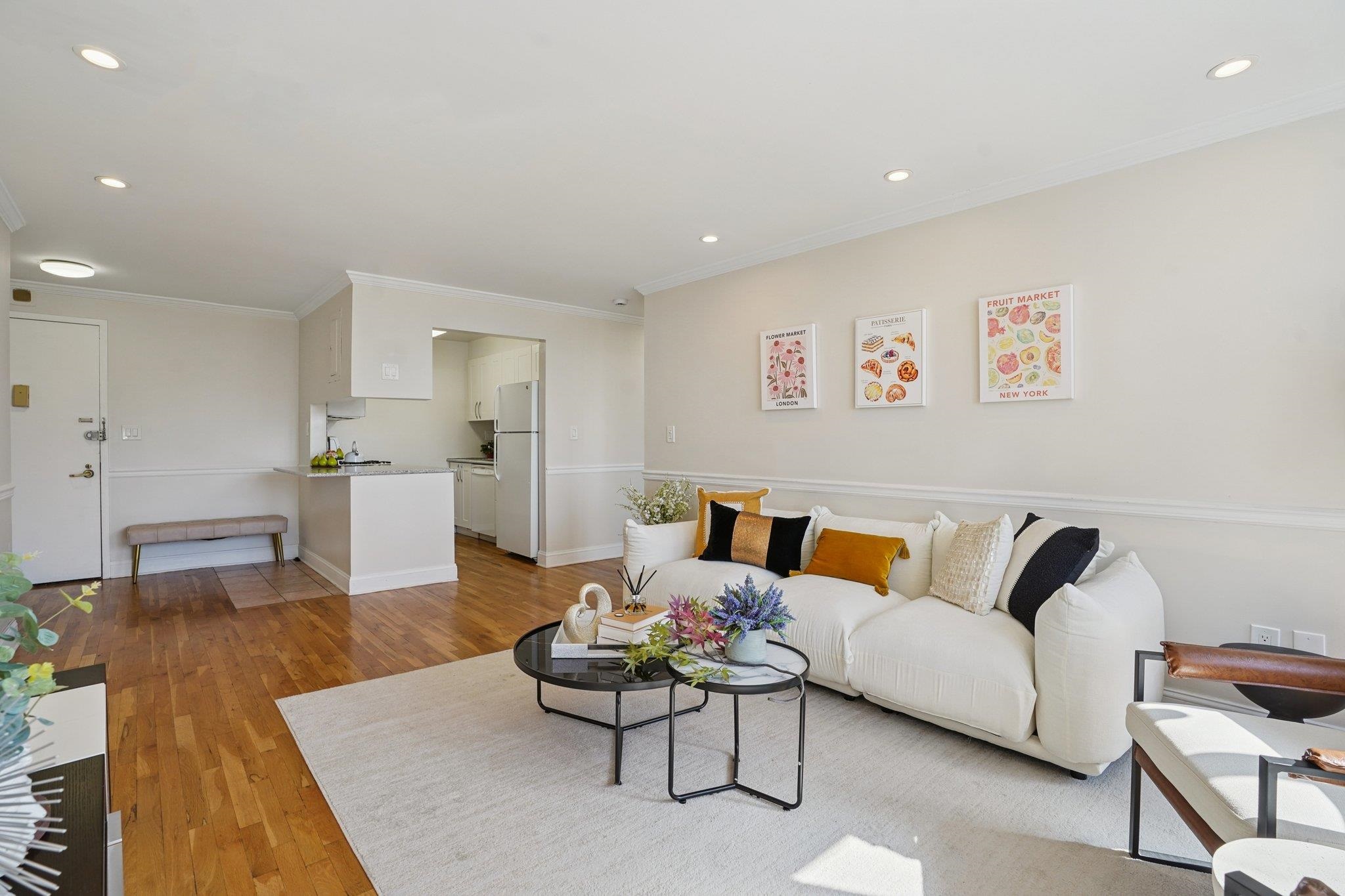 205 10TH ST Unit: 8W