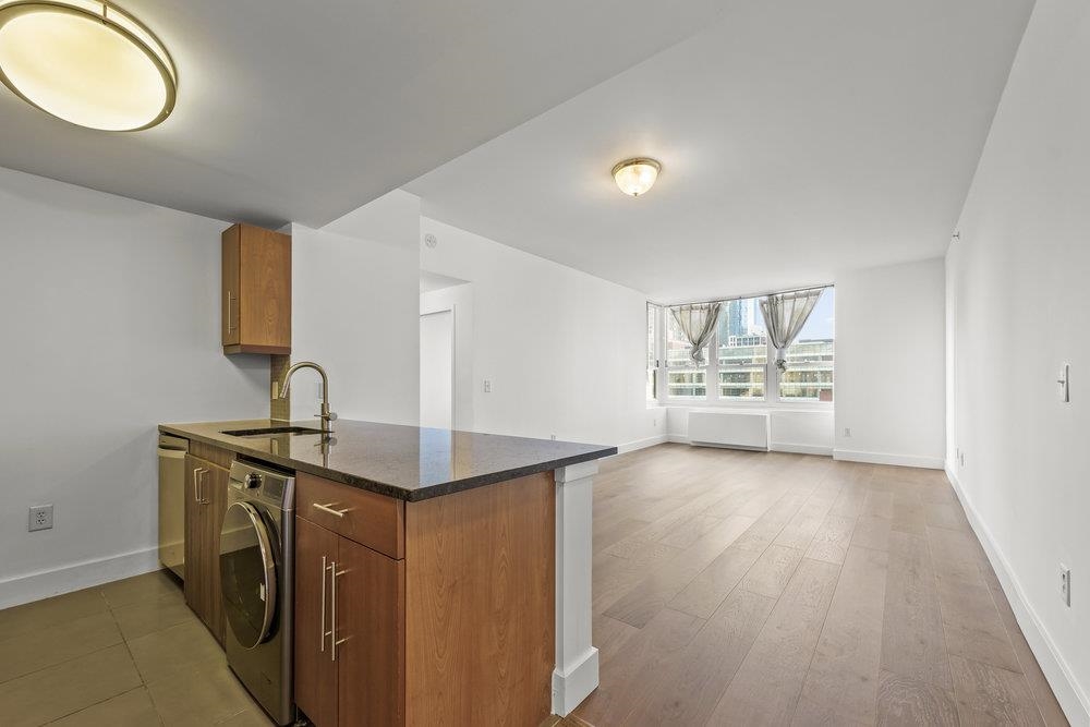 88 MORGAN ST Unit: 1007