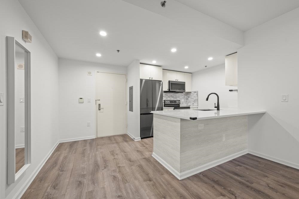 102 CHRISTOPHER COLUMBUS DR Unit: 303