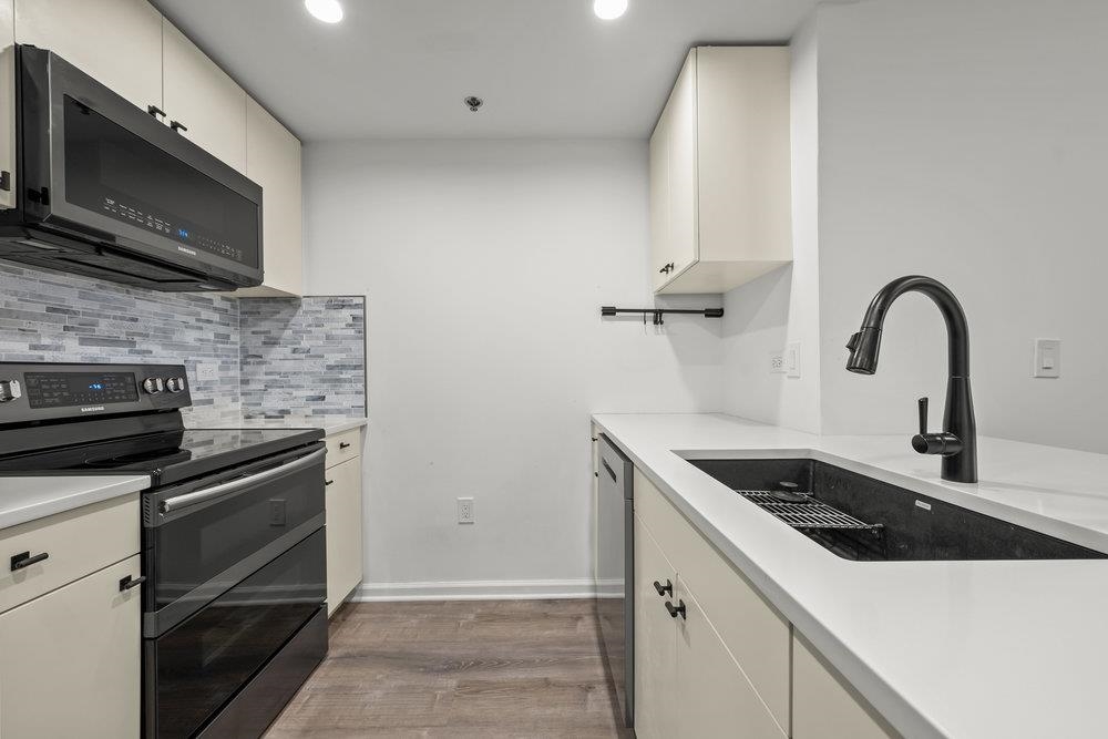 102 CHRISTOPHER COLUMBUS DR Unit: 303