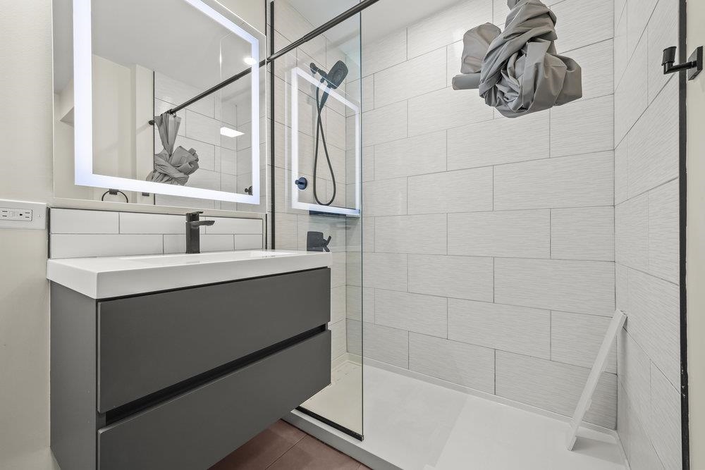 102 CHRISTOPHER COLUMBUS DR Unit: 303