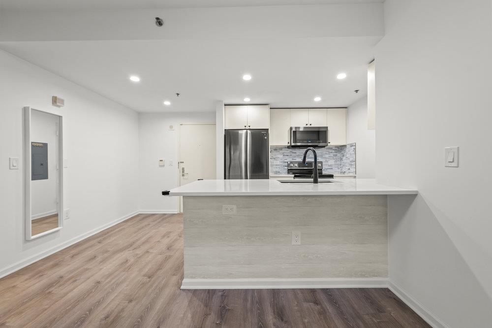 102 CHRISTOPHER COLUMBUS DR Unit: 303