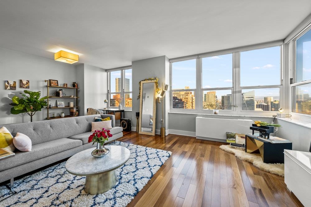 88 MORGAN ST Unit: 3702