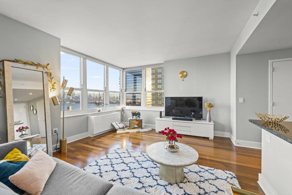 88 MORGAN ST Unit: 3702