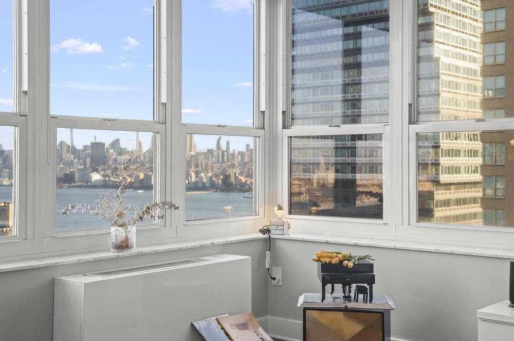 88 MORGAN ST Unit: 3702