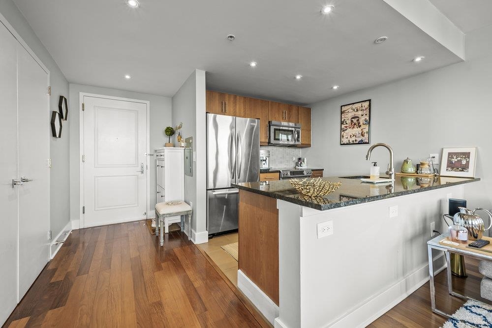 88 MORGAN ST Unit: 3702