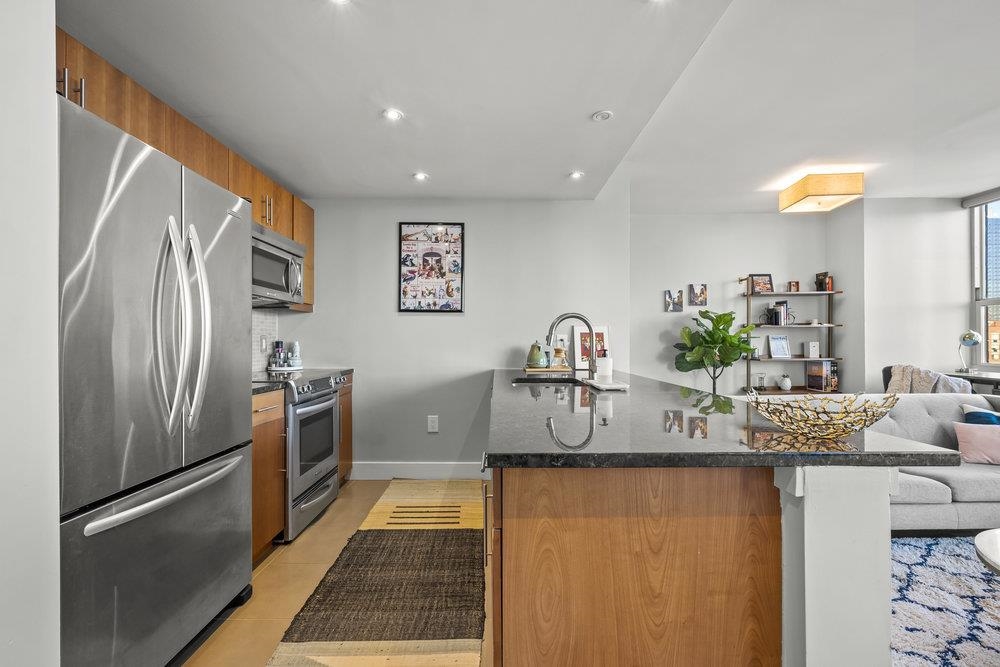 88 MORGAN ST Unit: 3702