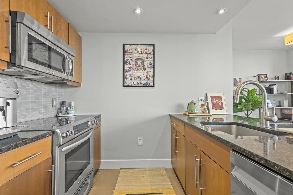 88 MORGAN ST Unit: 3702