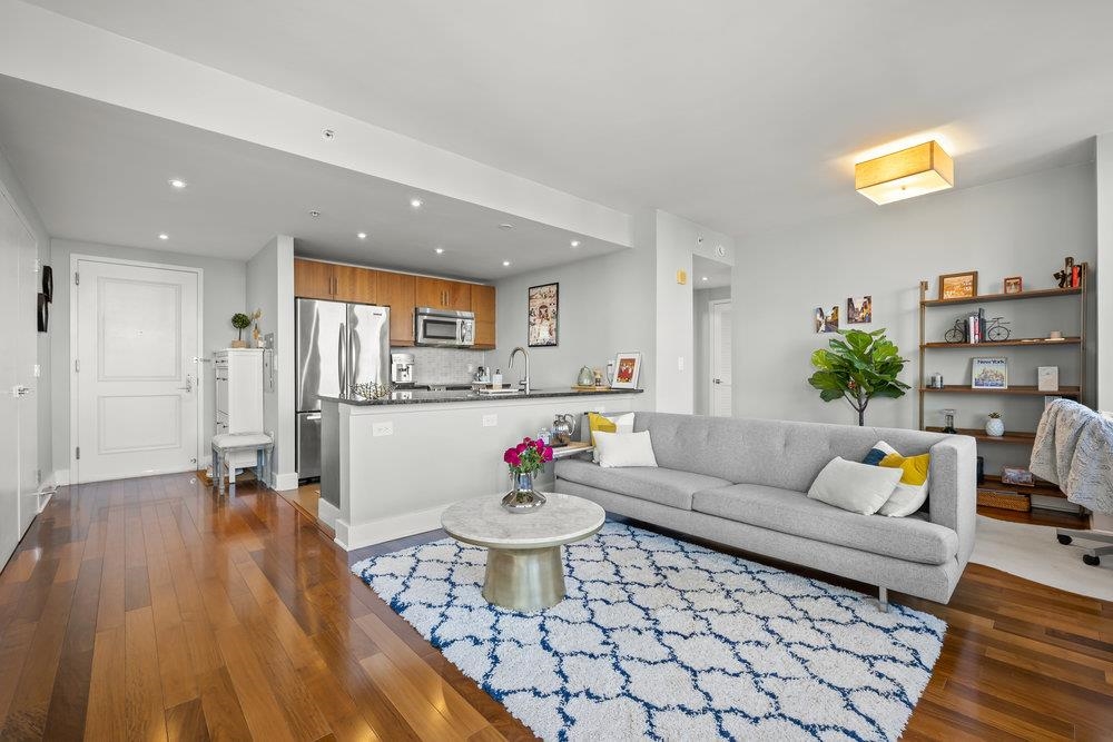 88 MORGAN ST Unit: 3702