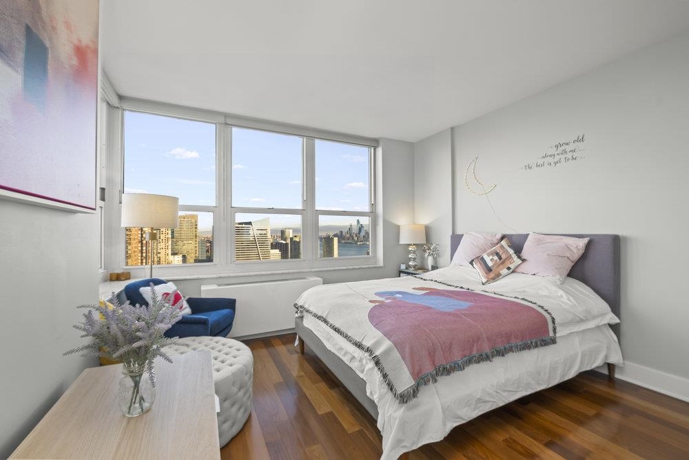 88 MORGAN ST Unit: 3702