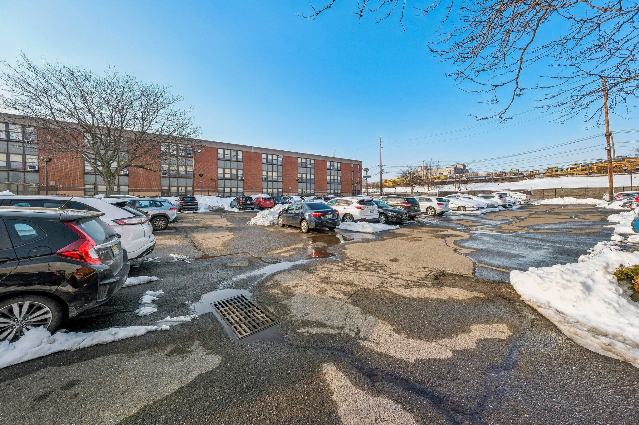 187 WAYNE ST Unit: 313C