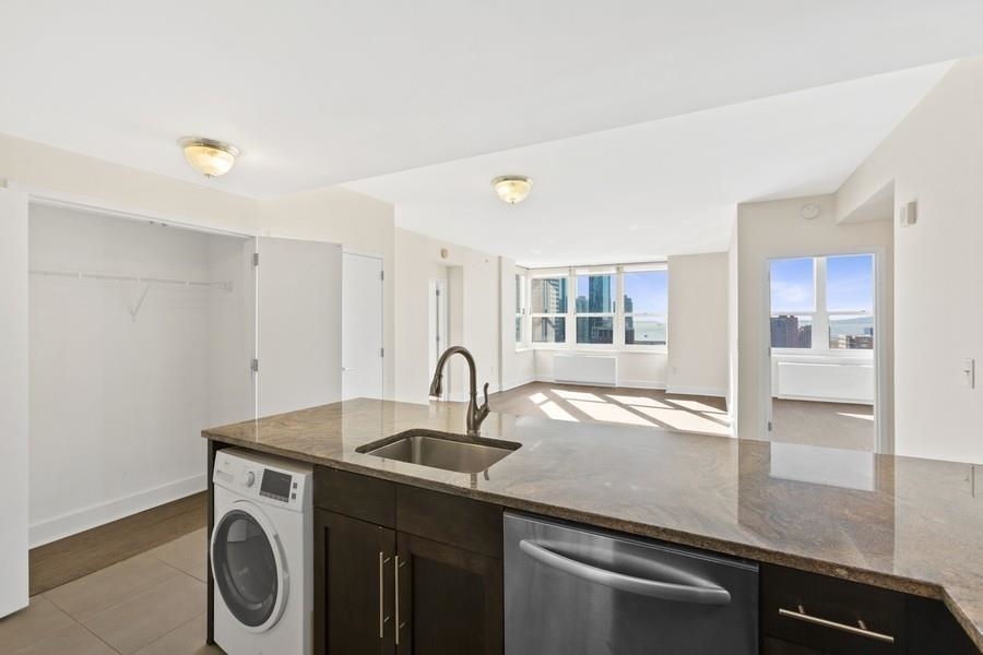 88 MORGAN ST Unit: 2606