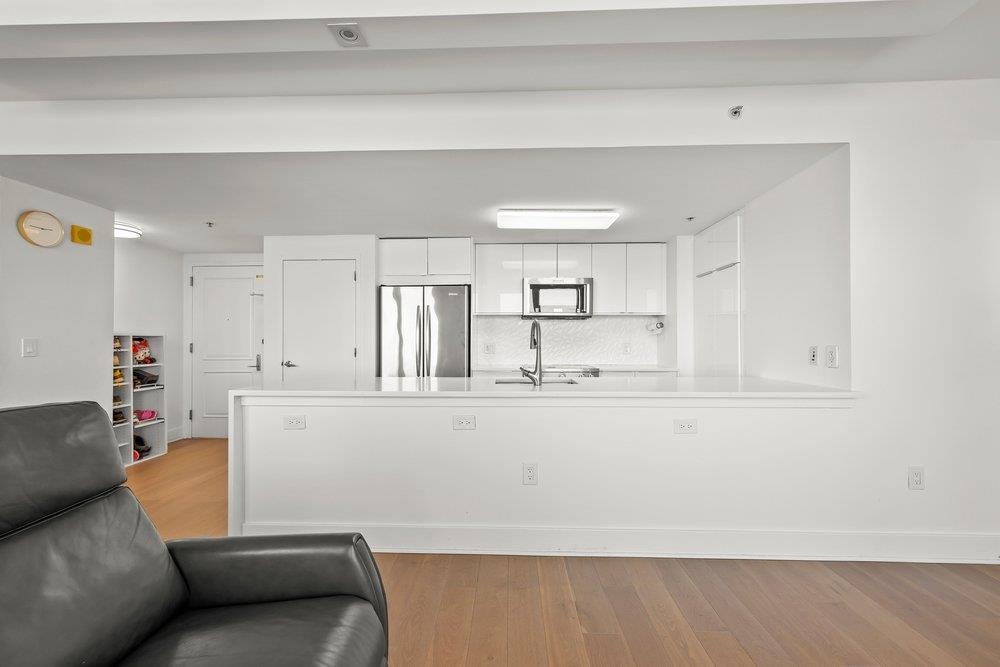 88 MORGAN ST Unit: PH2-1